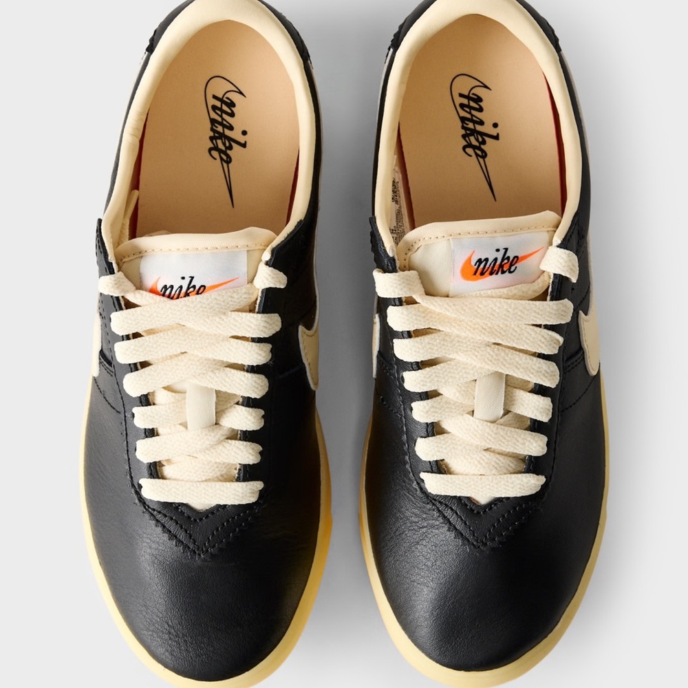 Nike Astrograbber in Black / Sail Muslin